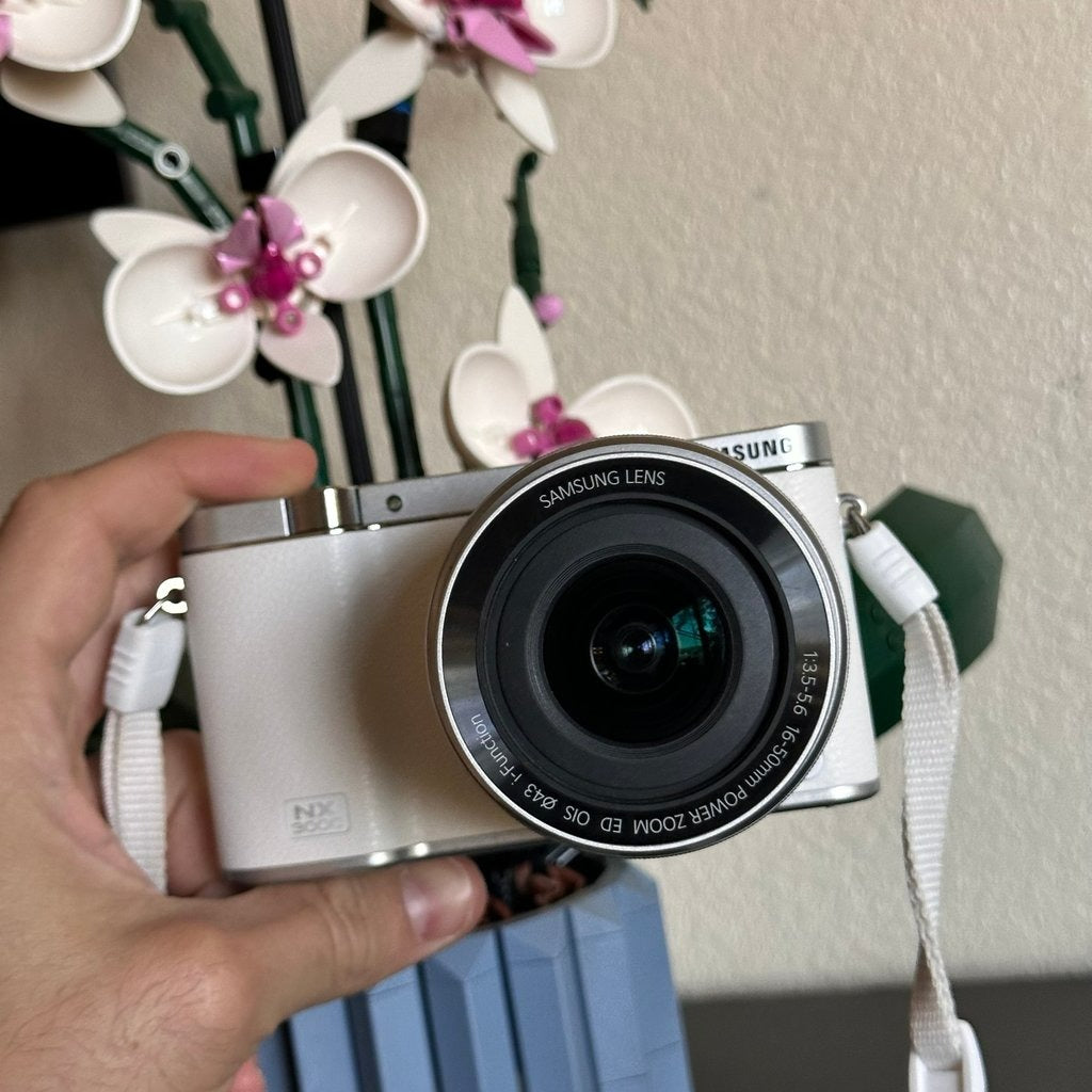 Used 🍇 ₊˚💜 Samsung NX3000 Mirrorless Digital Camera (White) with 16-50mm Lens