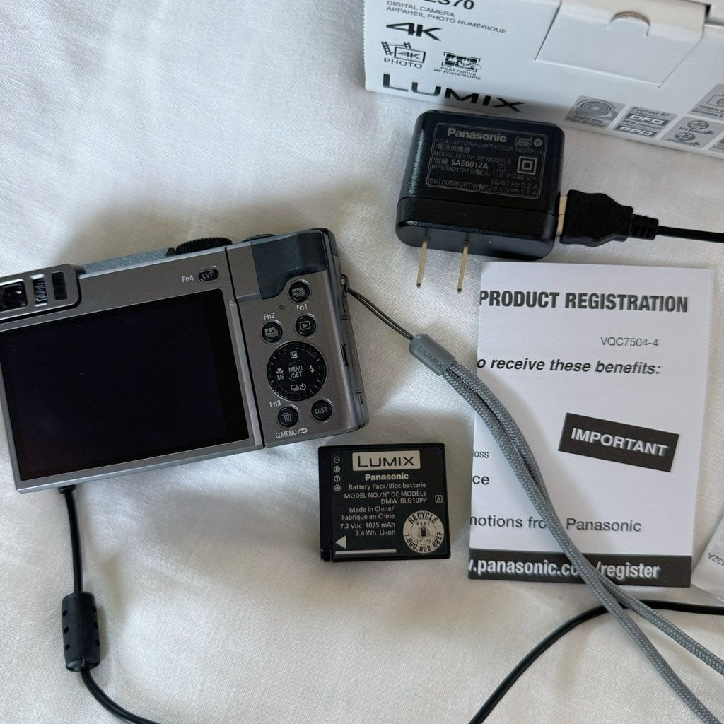🍇 🎀 Panasonic Lumix DC-ZS70 4K Digital Camera (Silver) 📷