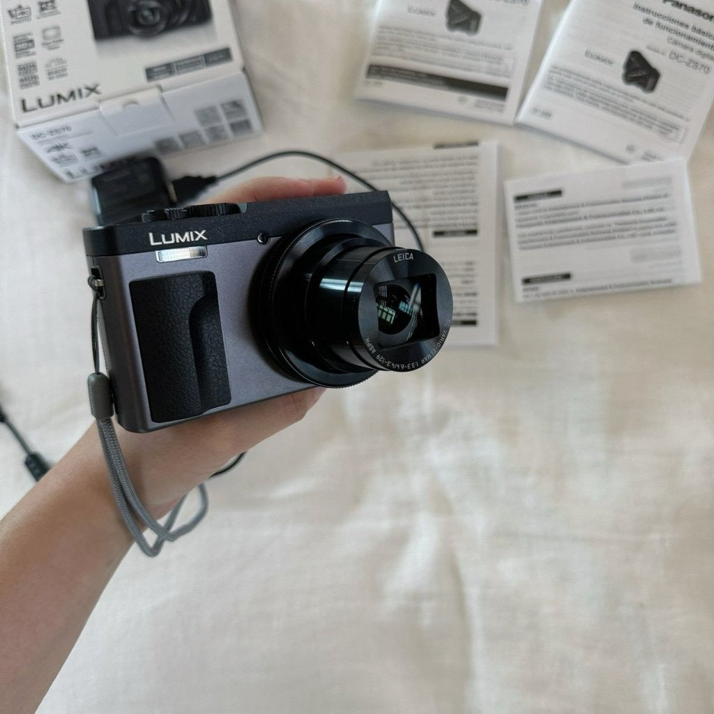 🍇 🎀 Panasonic Lumix DC-ZS70 4K Digital Camera (Silver) 📷