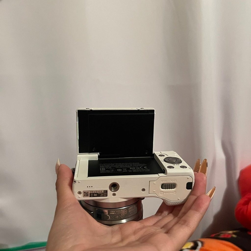 Used 🍇₊˚💜 Sony Alpha a5000 Mirrorless Digital Camera (White) with Kit Lens 🍥🎀📷