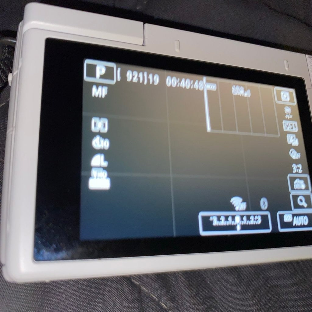 🍇 ₊˚💜 Canon EOS M200 24.1MP Mirrorless Camera with 4K Video 🍥 🎀📷