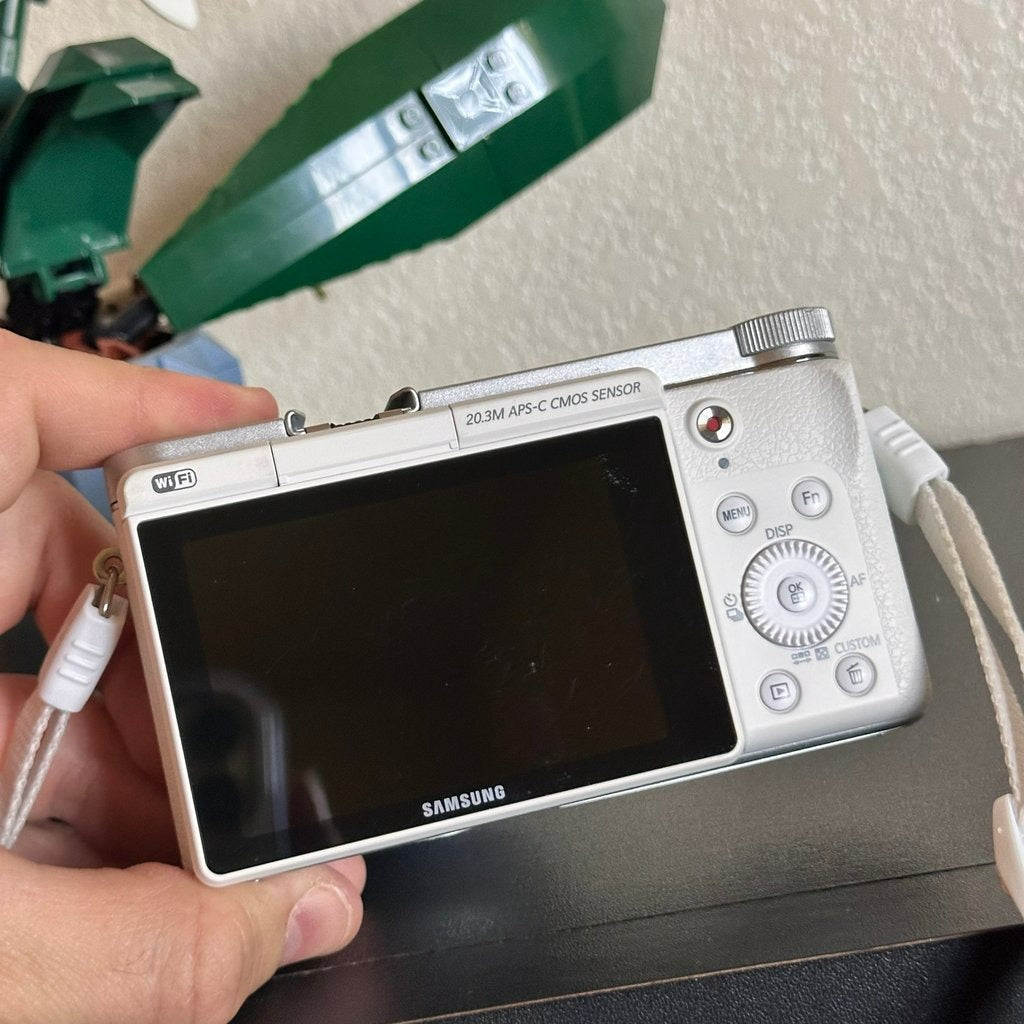 Used 🍇 ₊˚💜 Samsung NX3000 Mirrorless Digital Camera (White) with 16-50mm Lens