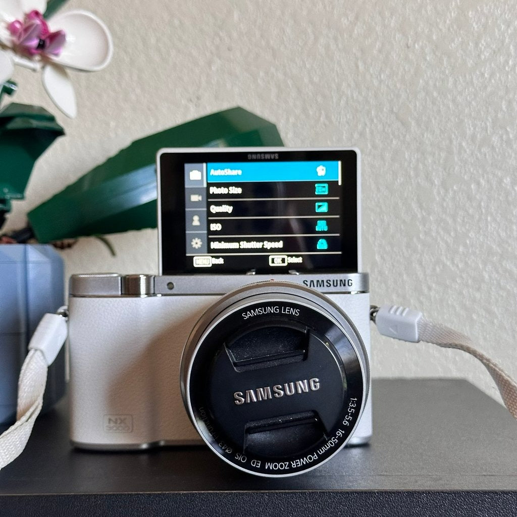 Used 🍇 ₊˚💜 Samsung NX3000 Mirrorless Digital Camera (White) with 16-50mm Lens