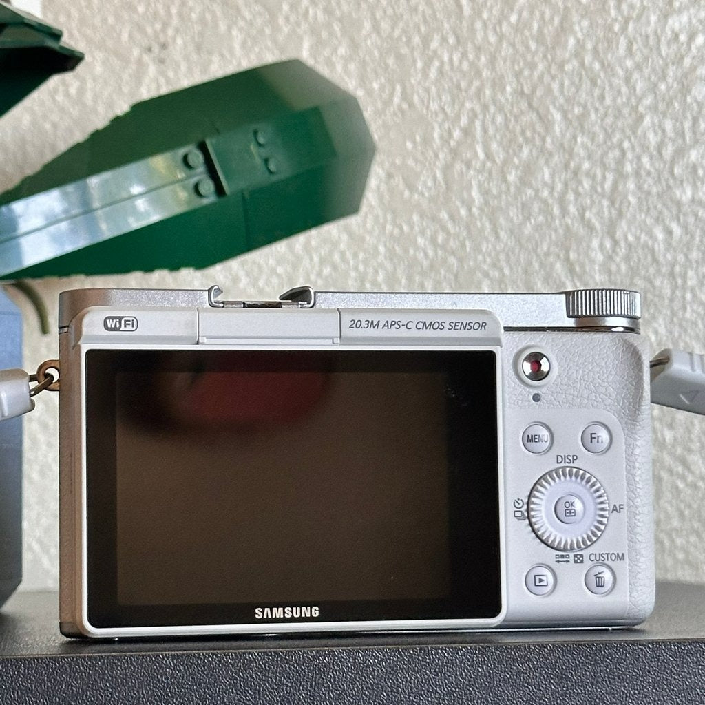Used 🍇 ₊˚💜 Samsung NX3000 Mirrorless Digital Camera (White) with 16-50mm Lens